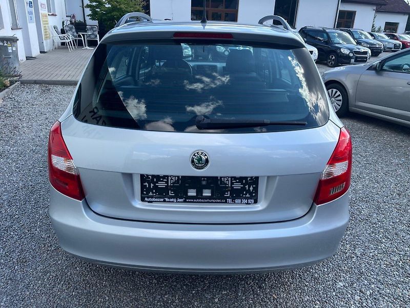 Škoda Fabia (2011) 1.4 16 V - fotka 3 z 25
