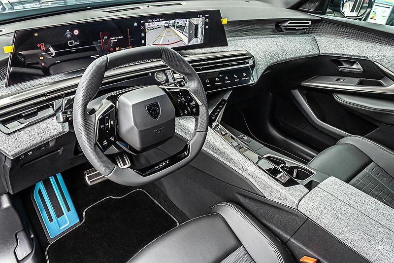 Peugeot 5008 (2026) 1,2 BUSINESS Hybrid 145 e-DCS6 - fotka 10 z 17