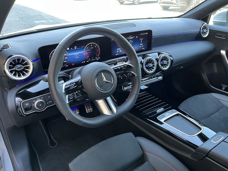 Mercedes-Benz Třídy A 200 d AMG Style Edition - fotka 10 z 17