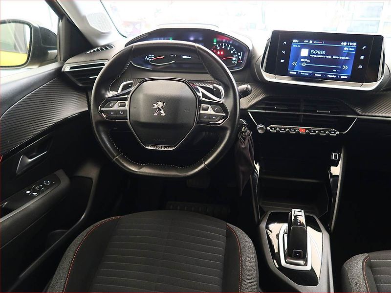 Peugeot 208 (2020) GT Pack 1.2 PureTech, Automat - fotka 7 z 17