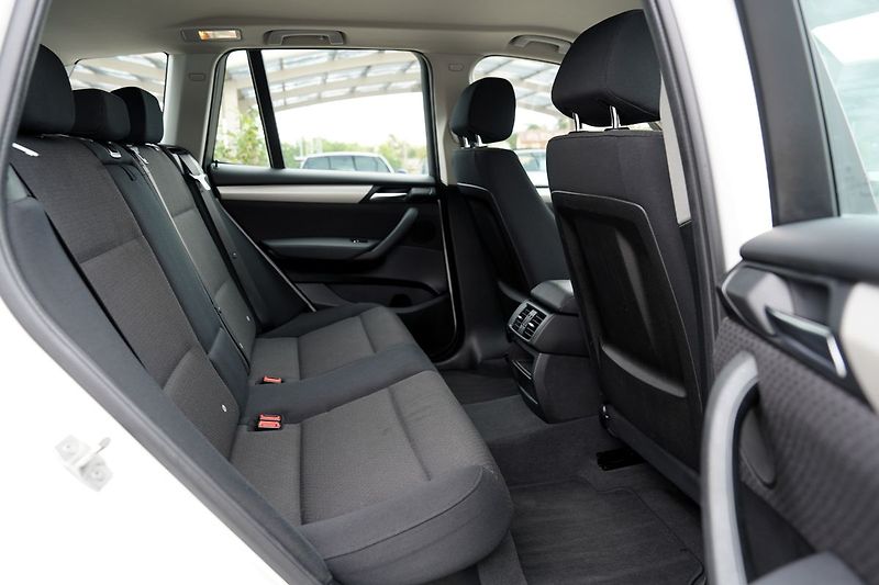 BMW X3 2.0d xDrive/manuál/navi/ČR - fotka 26 z 38