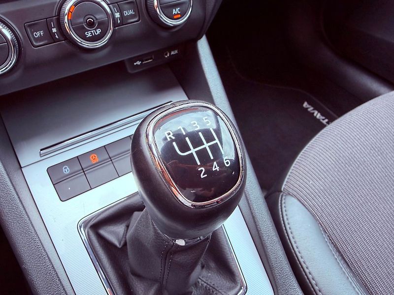 Škoda Octavia 1.4 TSi Elegance, Serviska - fotka 20 z 25