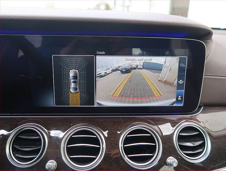 Mercedes-Benz Třídy E (2018) E 350 d 4MATIC - fotka 17 z 17
