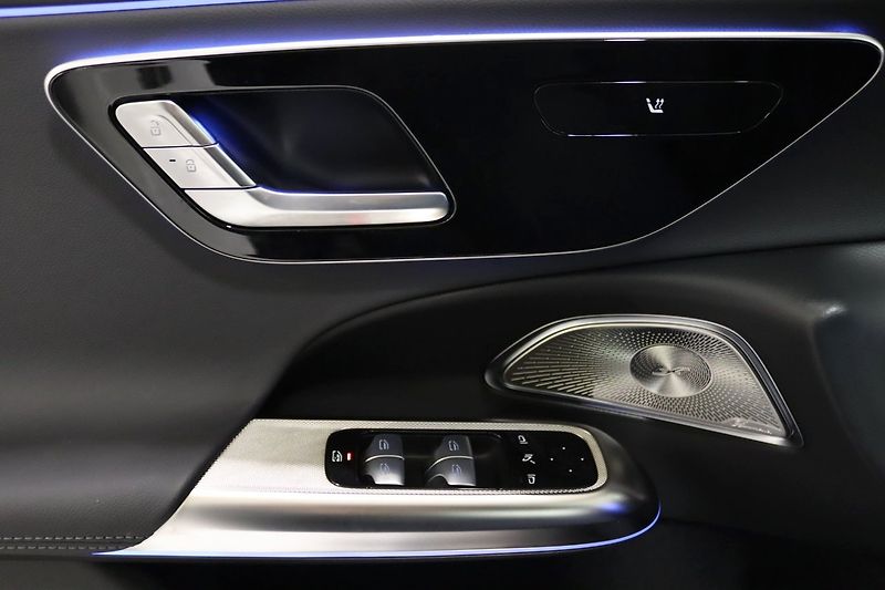 Mercedes-Benz Třídy E 220d 4M AMG Burm NezTop - fotka 15 z 24
