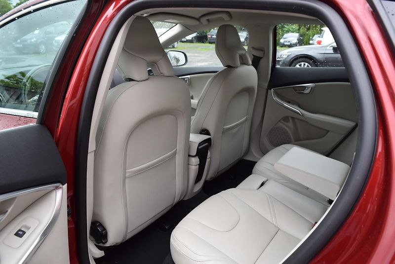 Volvo V40 (2016) 2.0i T2 90kw INSCRIPTION MANUÁ - fotka 16 z 48