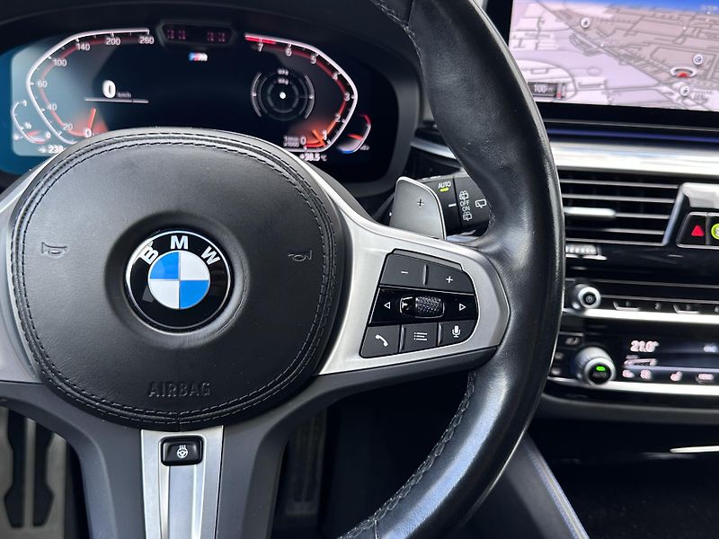BMW Řada 5 540i xDrive M-Sport Touring - fotka 28 z 28