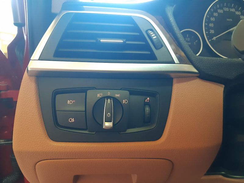 BMW Řada 3 318d Cobi NAVI LED - fotka 21 z 30