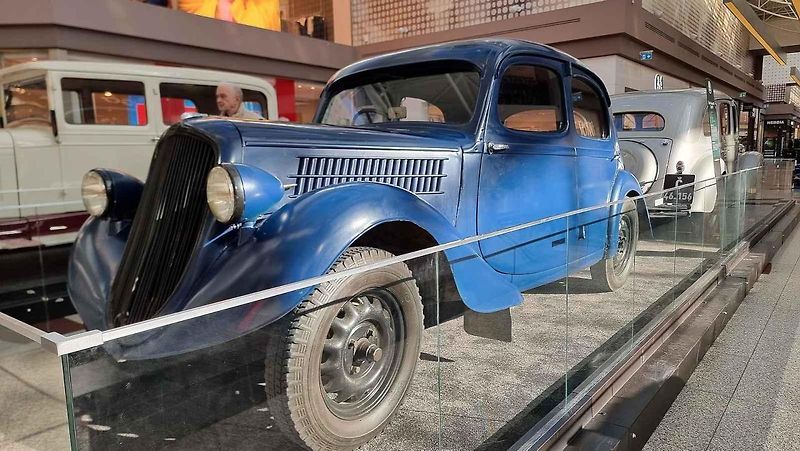 Desítkami historických aut značky Škoda se lze od čtvrtka kochat v obchodním centru Olympia v Brně. K vidění je třiadvacet aut, pět motocyklů a jízdní kolo.