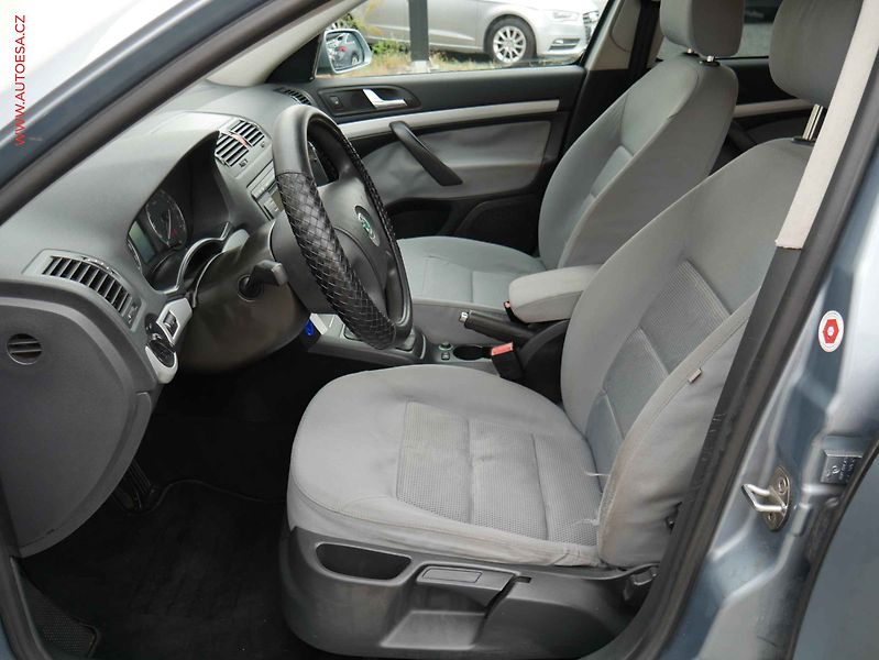 Škoda Octavia (2006) 2.0TDi, AC, park.čidla - fotka 9 z 14