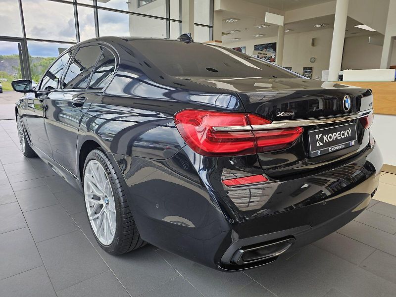 BMW Řada 7 750d xDrive - fotka 4 z 37