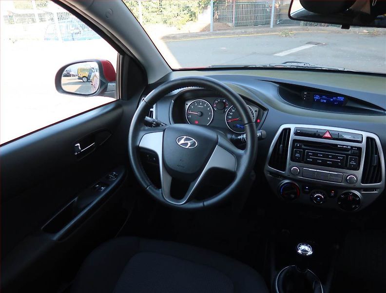 Hyundai i20 (2014) 1.2, Serv.kniha - fotka 7 z 15