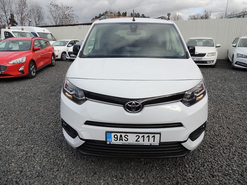 Toyota ProAce City Verso (2023) 1.2T,81kw,Family,7míst,1maj.ČR - fotka 2 z 76