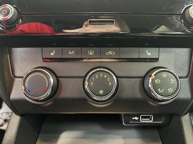 Škoda Octavia (2018) 1.4 TSI, ČR, Ambition, DSG - fotka 14 z 15