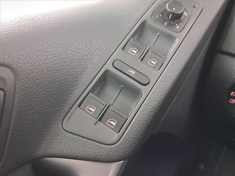 Volkswagen Tiguan (2009) 2.0 TDI, 4X4, ČR,1.maj - fotka 16 z 17