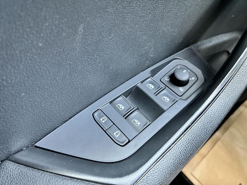 Škoda Karoq 110 kW Style 4x4 DSG 1.MAJITEL - fotka 28 z 38