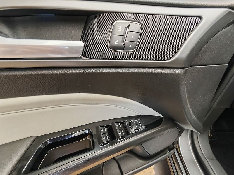 Ford Mondeo Titanium 2.0 EcoBoost 179kW au - fotka 22 z 42