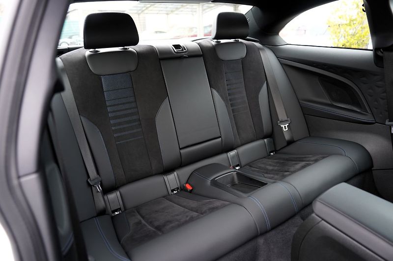 BMW Řada 2 M240i xDrive 3.0i/AT/380 PS - fotka 26 z 46