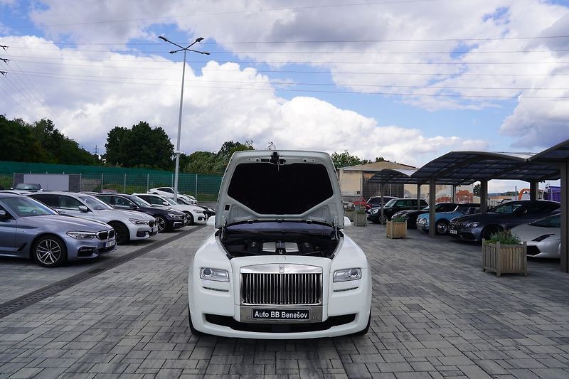 Rolls-Royce Ghost 6.75i V12  570 PS - fotka 10 z 45