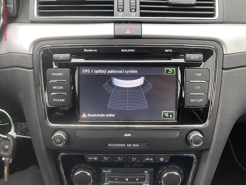 Škoda Superb (2012) 2.0 TDi, Ambition - fotka 17 z 17