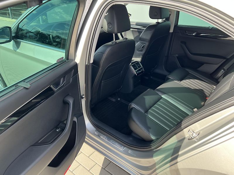 Škoda Superb (2017) 2,0TDi140kW Laurin&Klement DSG - fotka 26 z 42