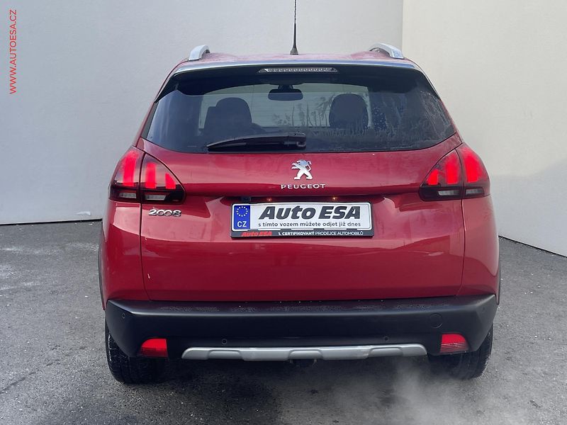 Peugeot 2008 (2018) 1.2 PT, Allure, AT, panor - fotka 5 z 18