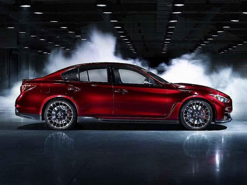 Infiniti Q50 Eau Rouge.