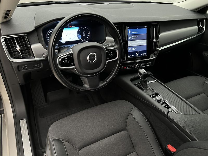 Volvo S90 D4 AWD MOMENTUM AUT - fotka 4 z 44