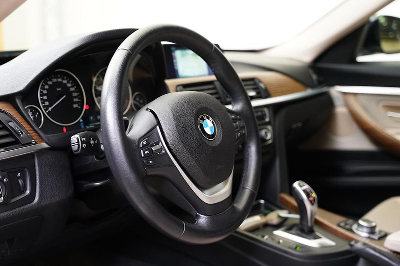 BMW Řada 3 - fotka 14 z 28