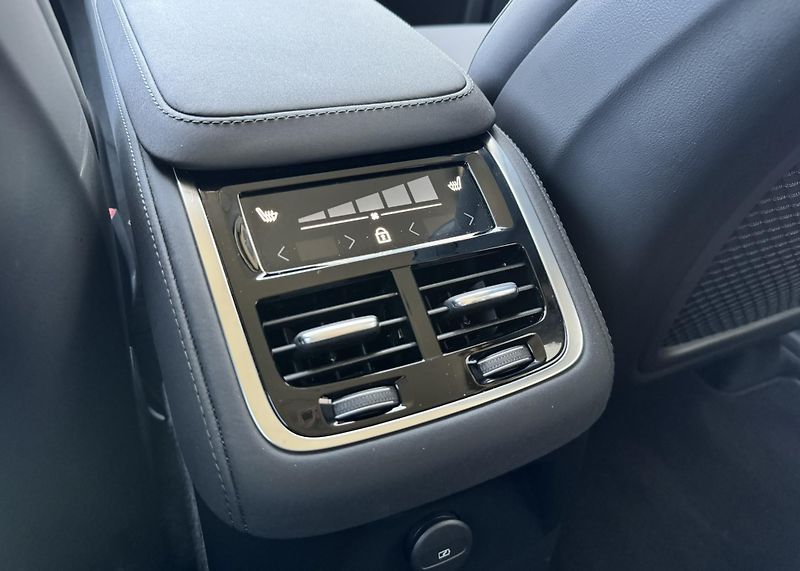 Volvo XC90 T8 AWD / 360 / kola/ REZERVACE - fotka 25 z 51