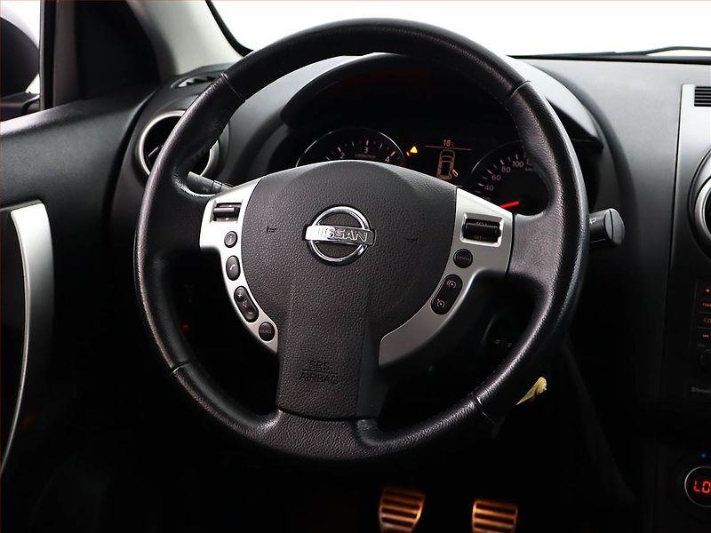 Nissan Qashqai (2013) 1.5 dCi, 7 míst, Navi - fotka 13 z 17