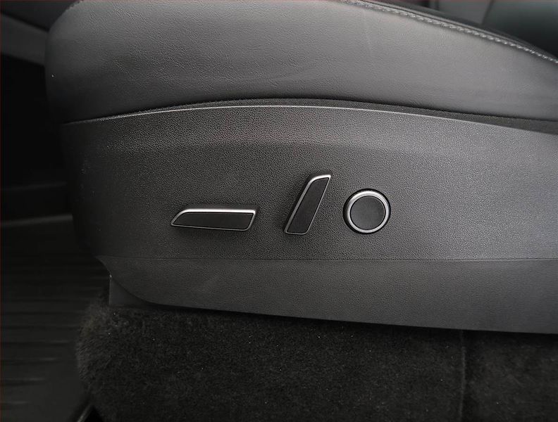 Tesla Model Y (2022) Long Range AWD 79kWh, SoH 93% - fotka 31 z 33