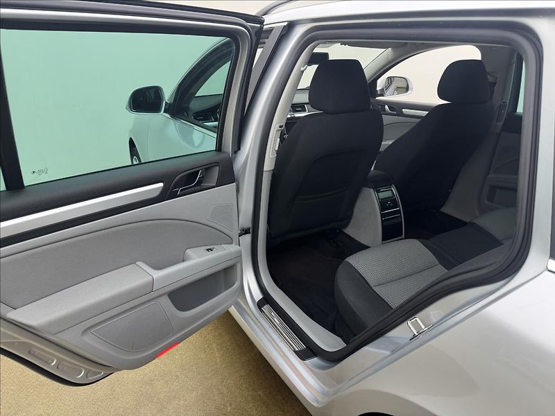 Škoda Superb 2,0 TDi DSG ALU COLUMBUS TAŽNÉ - fotka 27 z 32