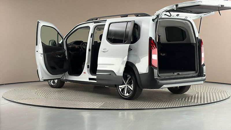 Peugeot Rifter 50 kWh AUT GT Long - fotka 7 z 25