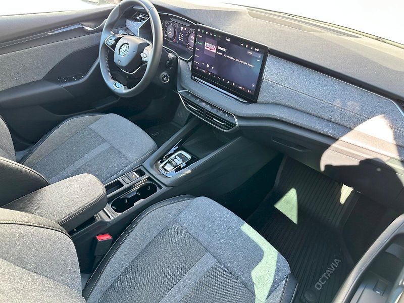 Škoda Octavia (2024) 1.5 TSI 110kW MHEV Top Selecti - fotka 7 z 24