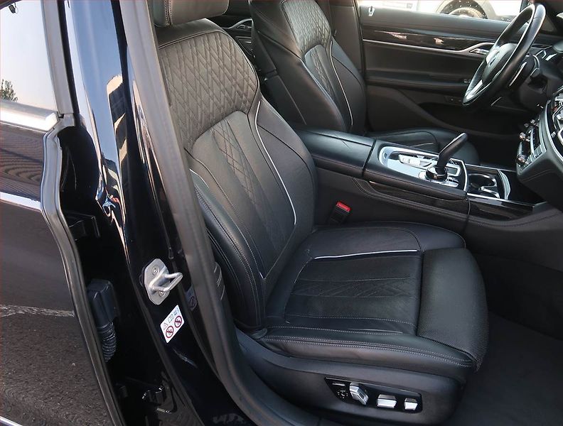 BMW Řada 7 (2019) M Paket 730 d xDrive, ČR - fotka 9 z 29