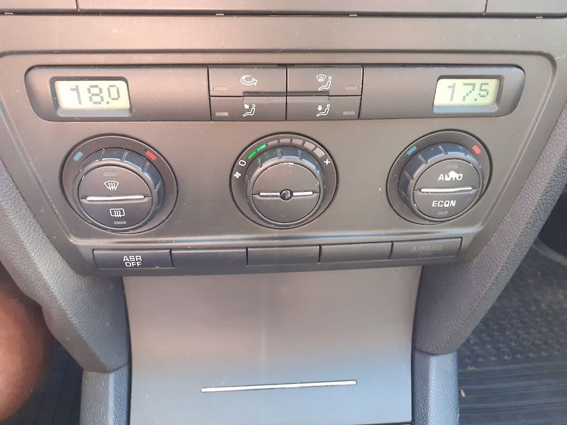 Škoda Octavia (2006) 1.9 TDi  1.MAJ.ČR - fotka 11 z 47