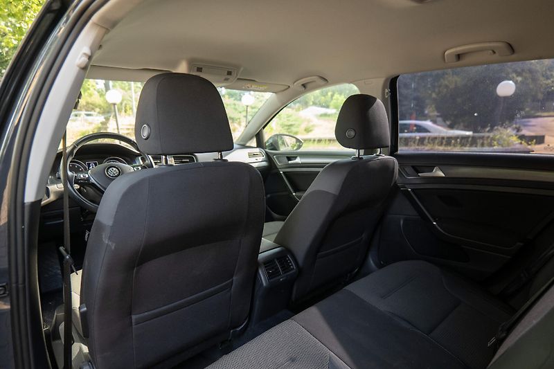 Volkswagen Golf 1.5 TSI DSG CarPlay ACC Senzor - fotka 15 z 31