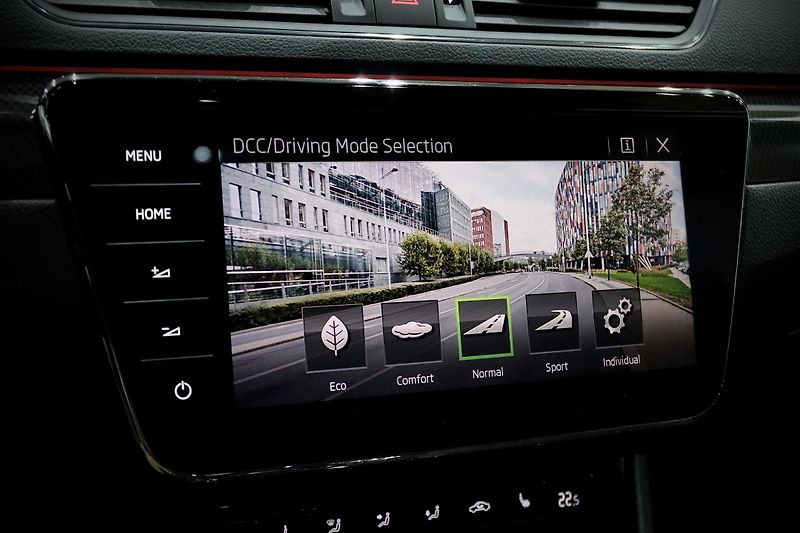 Škoda Superb 2.0 TSI 162 kW DSG Sportline - fotka 29 z 50