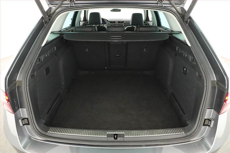 Škoda Superb (2023) Laurin&Klement 2.0 TDI - fotka 11 z 27