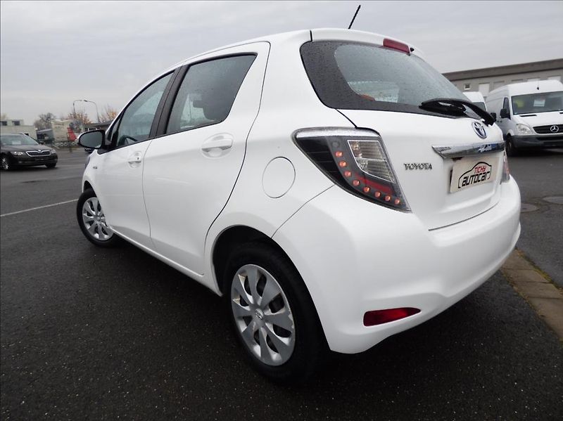 Toyota Yaris 1,5 Hybrid, Digi Klima, servis - fotka 60 z 60