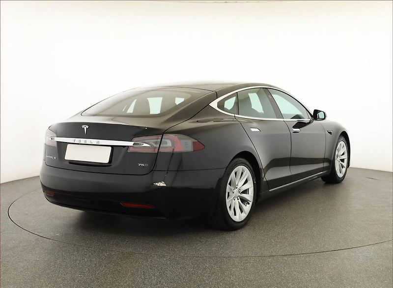 Tesla Model S (2018) 75D - fotka 5 z 27