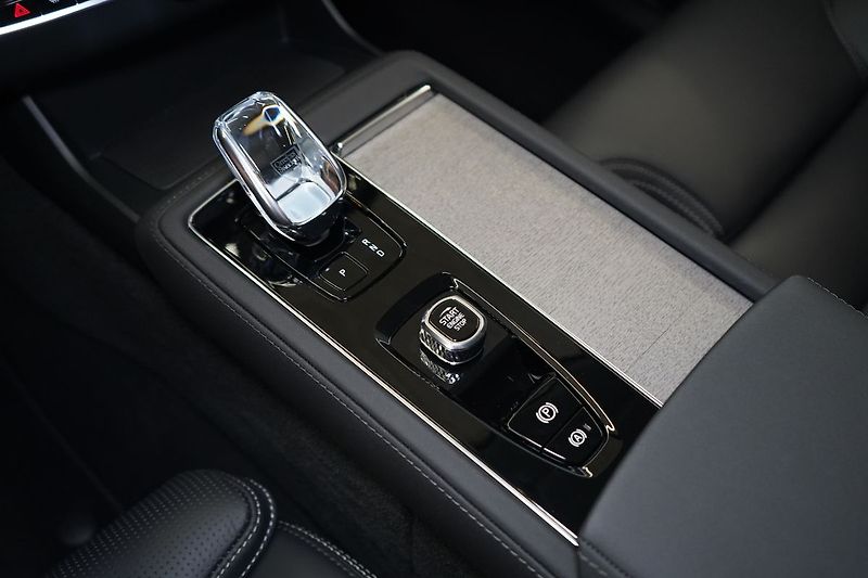 Volvo XC90 T8 PLUS Dark, Head-up, 360° - fotka 41 z 50