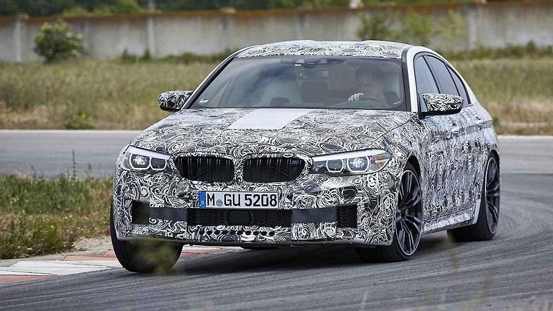 Prozatím maskované BMW M5.