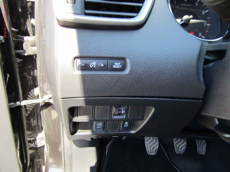 Nissan Qashqai (2016) 1.2DIG-T, 2.maj,ČR, AC - fotka 12 z 17