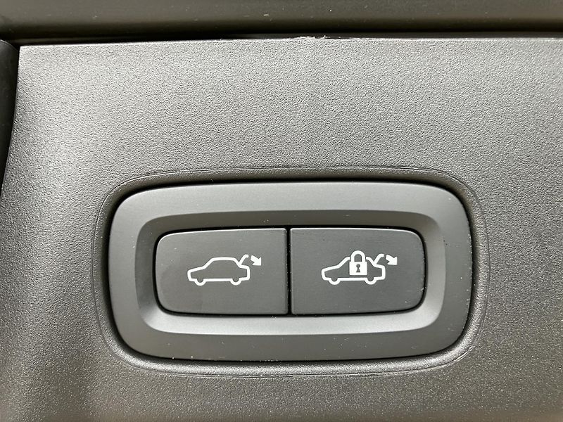 Volvo V90 B4 AWD Momentum PRO AT8, ČR - fotka 11 z 42