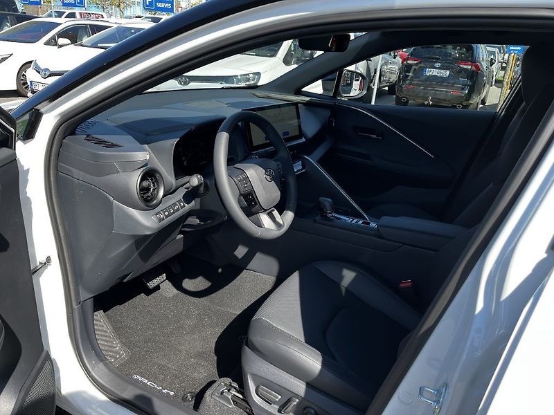 Toyota C-HR 2.0 Plug-in Hybrid Executive - fotka 14 z 34