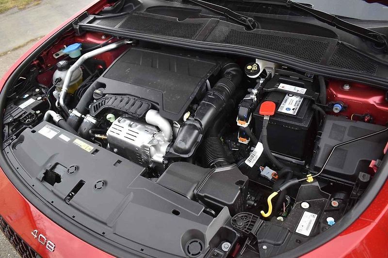 Peugeot 408 je solidně prostorný rodinný vůz s atraktivním vzhledem