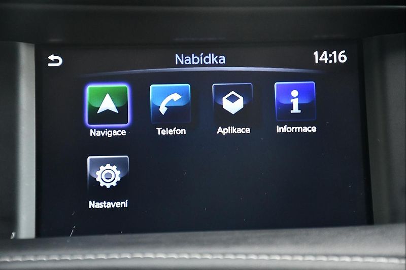 Mercedes-Benz GLA INFINITI QX30 220 CDI 4MATIC  - fotka 36 z 45