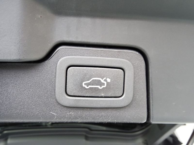 Land Rover Range Rover Evoque 2.0TD4 132kW HSE AWD Rezervace - fotka 26 z 31
