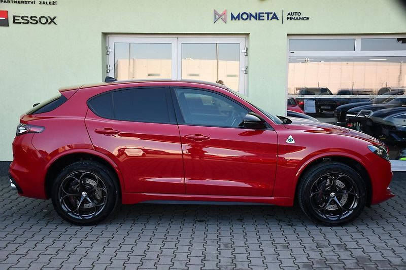 Alfa Romeo Stelvio 2.9V6 Bi-T.382 kW QUADRIFOGLIO - fotka 12 z 45